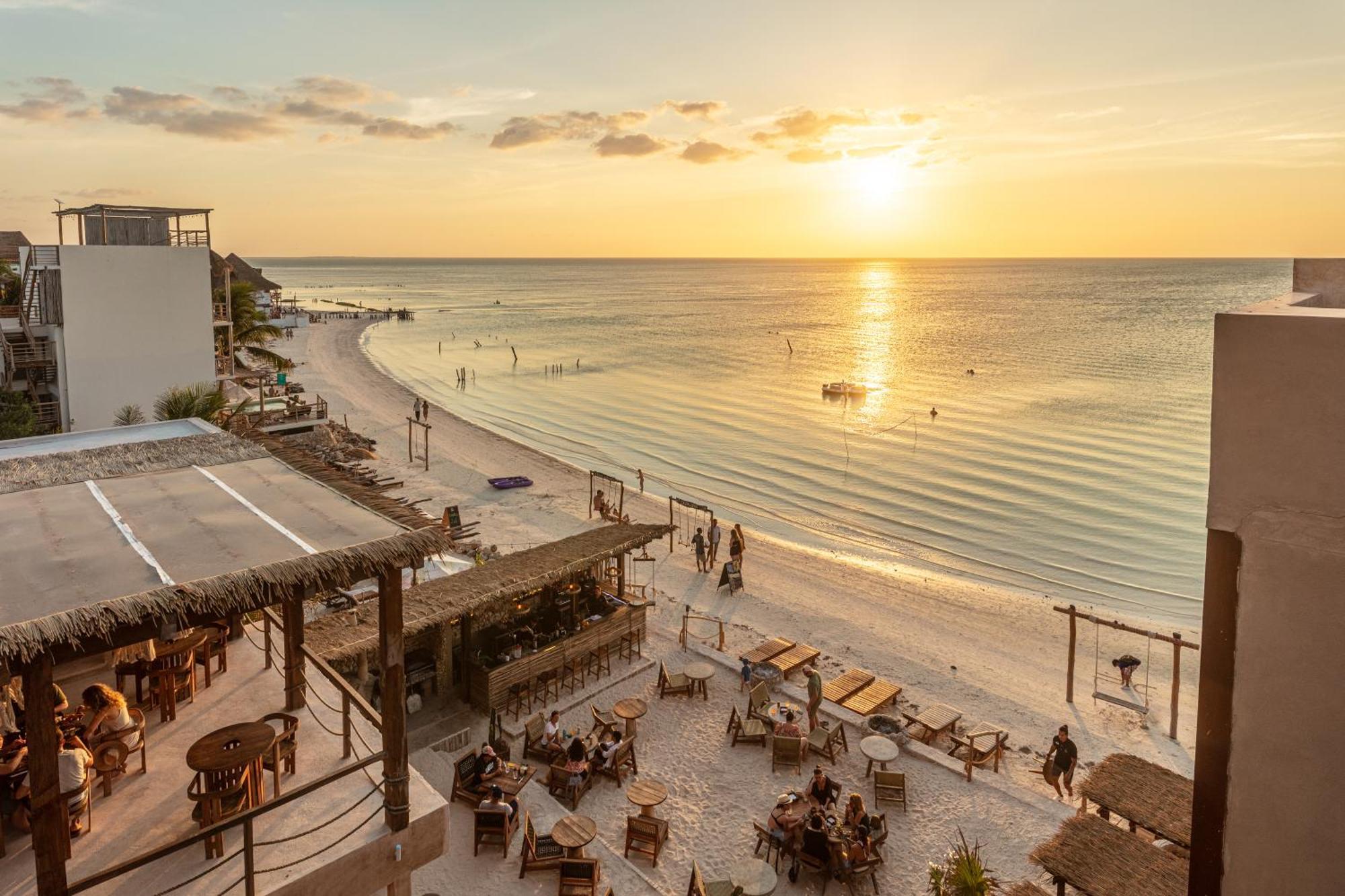 Awa Holbox Hotel Boutique - Beach Front Bagian luar foto